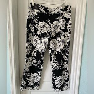 Tahari floral crop pants size-large